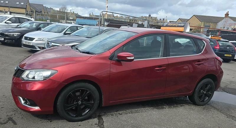 Used Nissan Pulsar Acenta 110 HP (80 kW) 2015 Red Hatchback