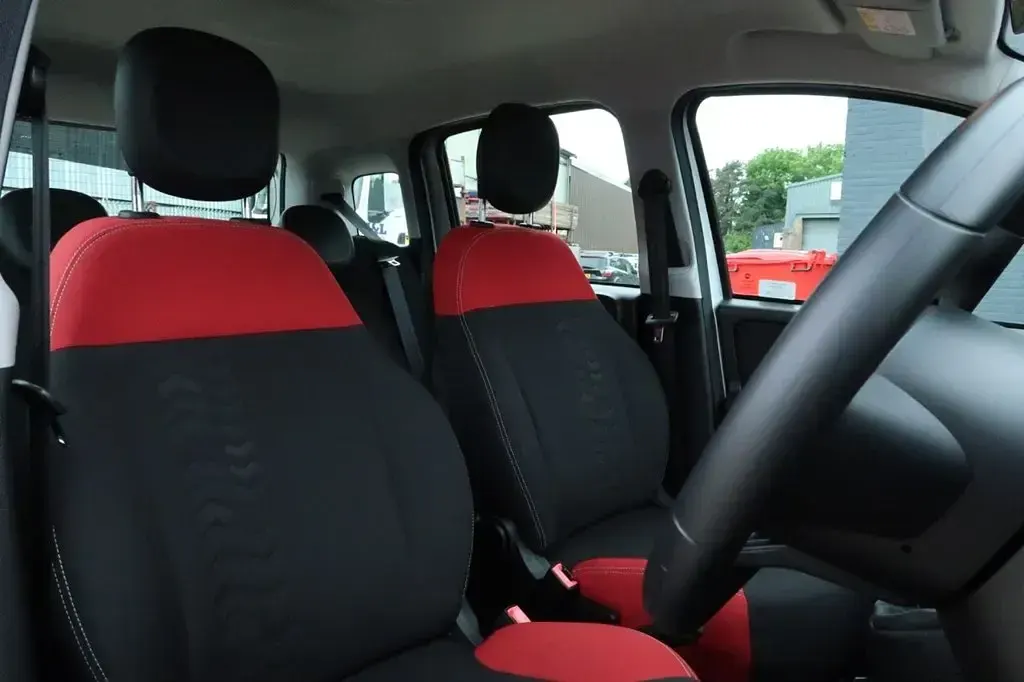 Usado Fiat Panda Easy 70 HP (51 kW) 2021 Prateado Citadino