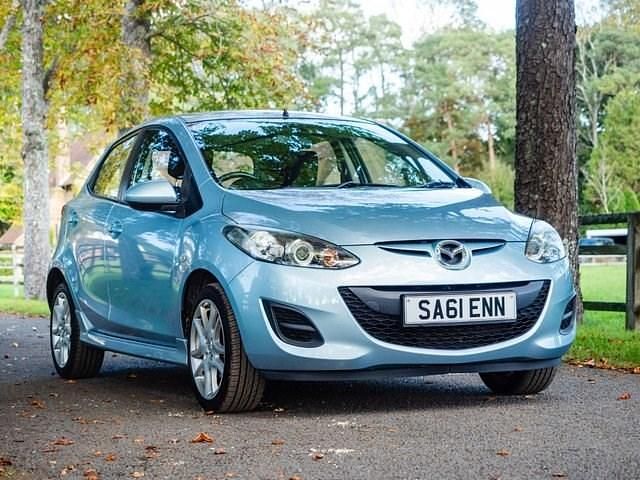 Begagnad Mazda 2 84 HK (61 kW) 2011 Blå Halvkombi