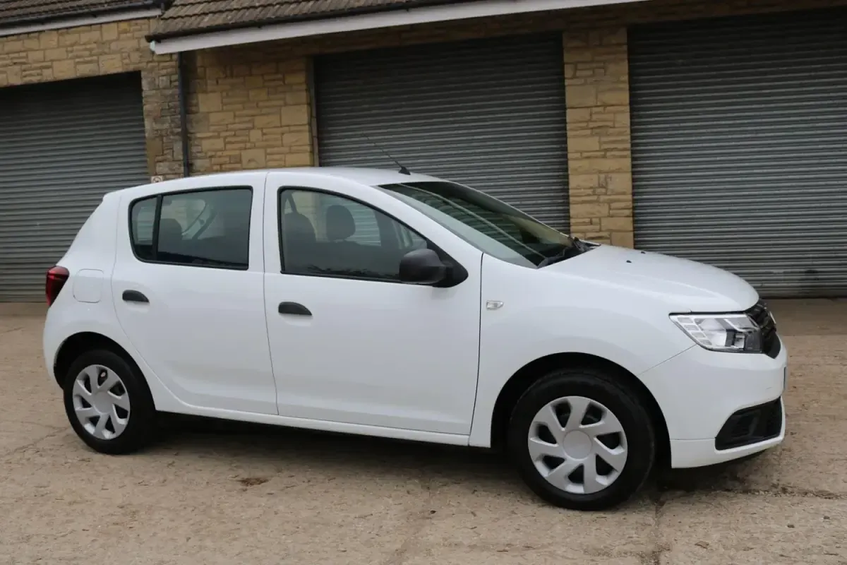 Usado Dacia Sandero Essentiel 90 HP (66 kW) 2019 Branco Citadino