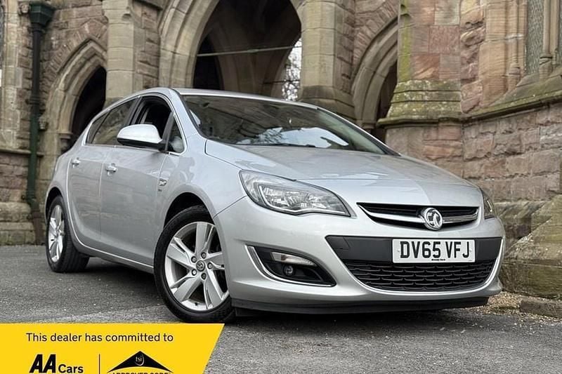 Silver Used 2015 Vauxhall Astra SRi Hatchback | £3,495 (Good price) - Image 1/1