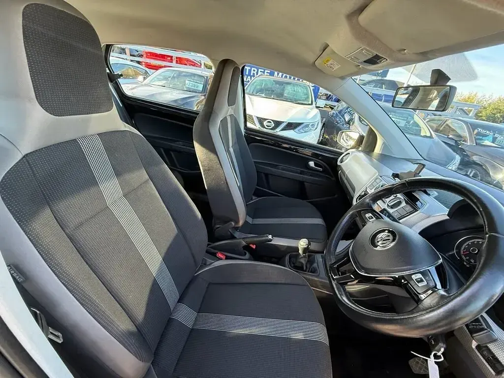 Begagnad VW up! S 60 HK (44 kW) 2020 Svart Halvkombi