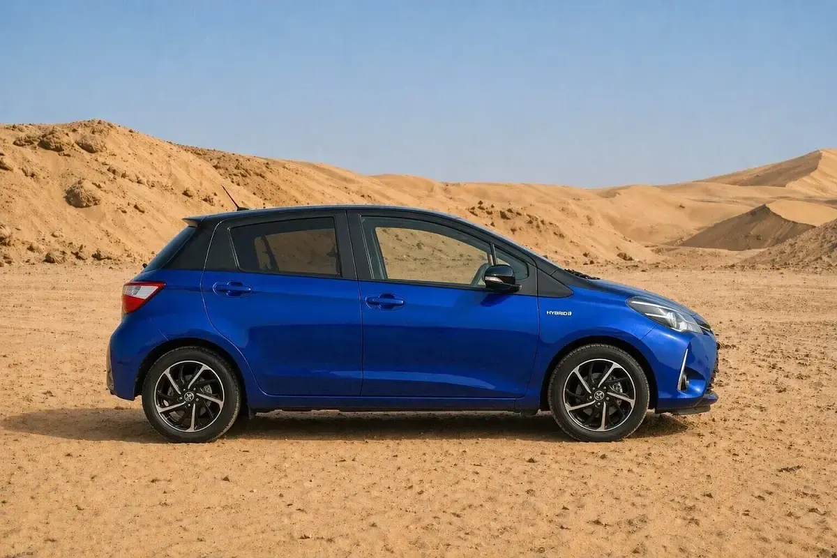 Used Toyota Yaris Hybrid Design 2017 Blue Hatchback