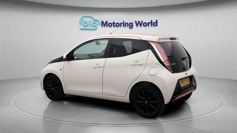 White Used 2017 Toyota Aygo x-press Hatchback | £8,500 (Fair price) - Image 1/4