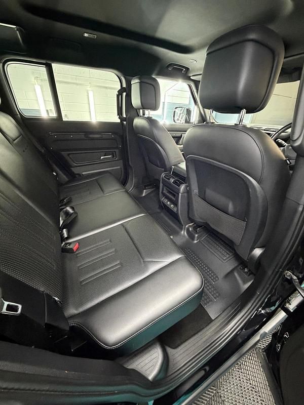 Used Land Rover Defender HSE Dynamic 350 HP (257 kW) 2025 Santorini black SUV