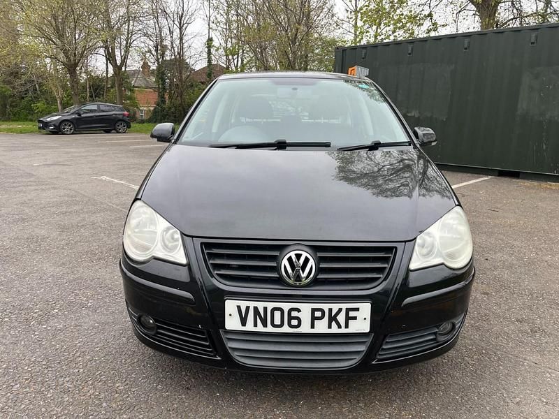 Begagnad VW Polo S 2006 Svart Halvkombi