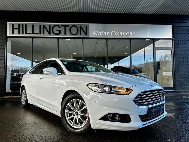 Used Ford Mondeo Zetec 150 HP (110 kW) 2016 White Hatchback