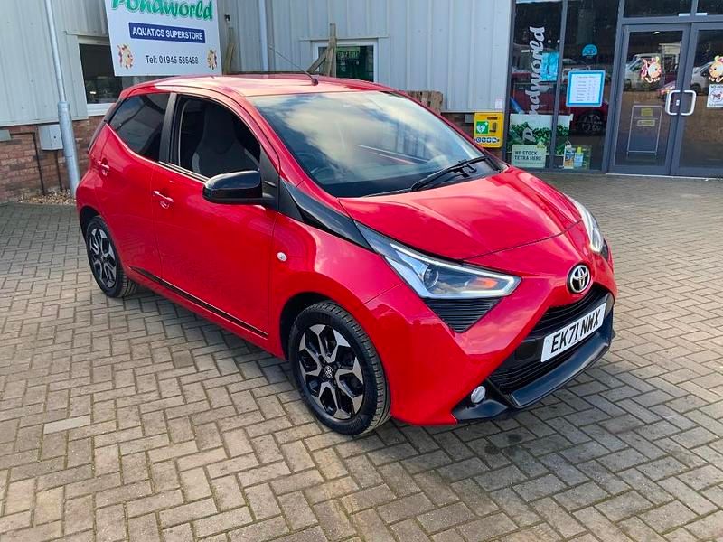 Usado Toyota Aygo Trend 72 HP (52 kW) 2021 Vermelho Citadino