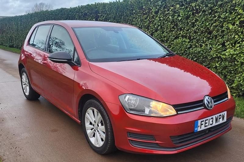 Used VW Golf VII SE 105 HP (77 kW) 2013 Red Hatchback
