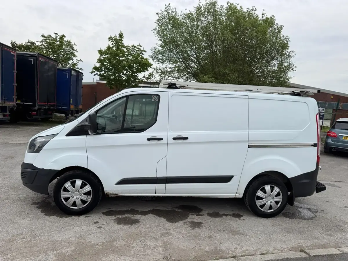 Used Ford Transit Custom 100 HP (73 kW) 2015 White Van