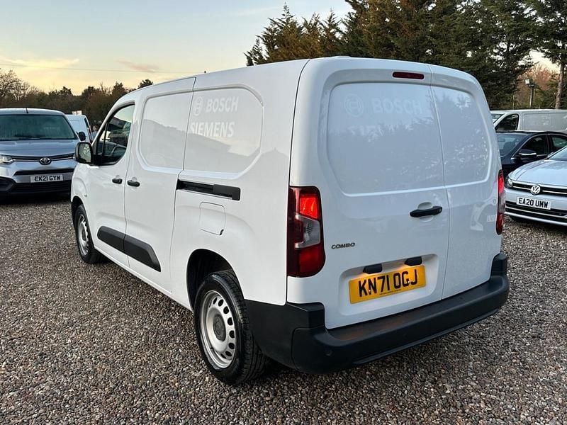 Used Vauxhall Combo 100 HP (73 kW) 2022 White Van