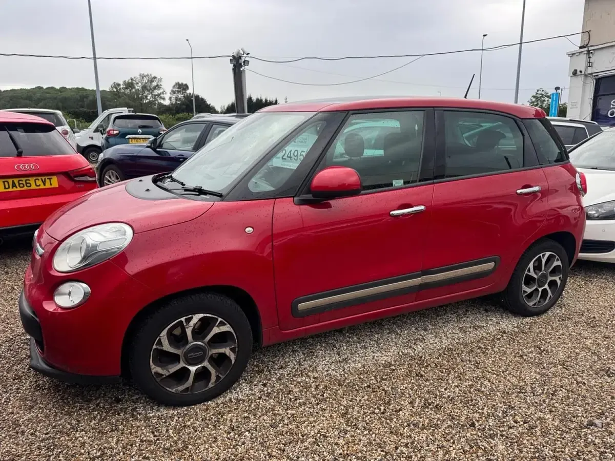 Used Fiat 500L Lounge 120 HP (88 kW) 2016 Red MPV