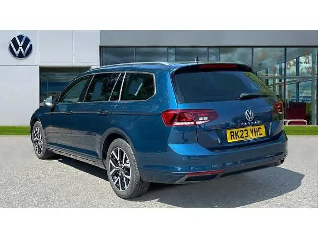 Used VW Passat SEL 150 HP (110 kW) 2023 Aquamarine blue metallic Estate