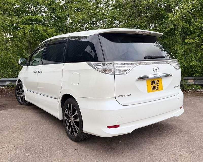 Begagnad Toyota Estima 2012 Vit Minibuss