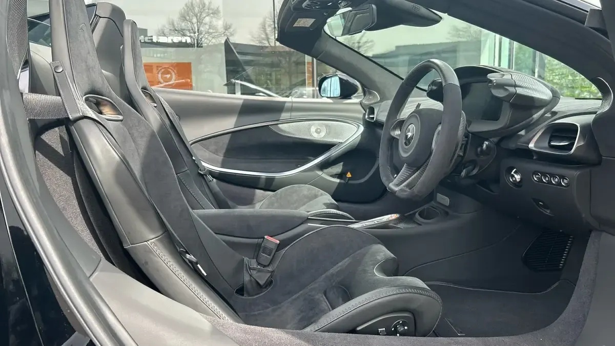 New McLaren Artura 700 HP (514 kW) 2026 Black Cabriolet