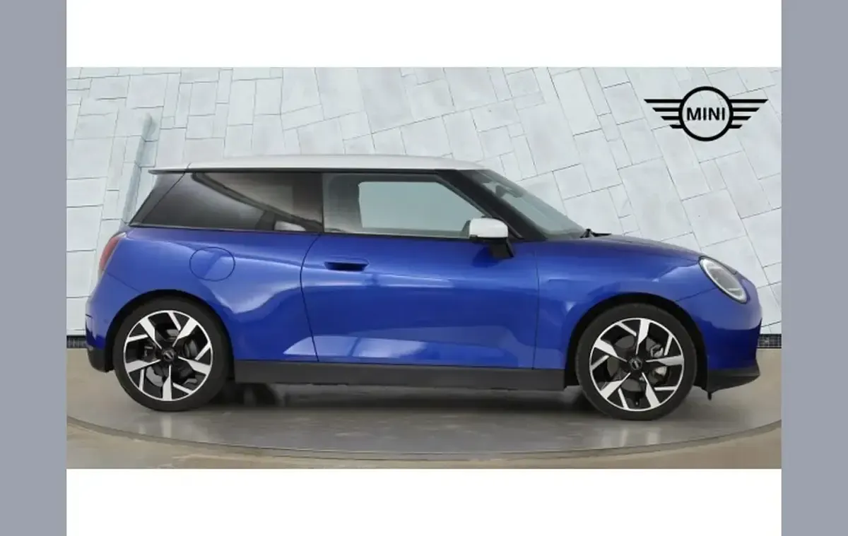 Usado Mini Cooper Exclusive 160 kW (218 CV) 2024 Azul Utilitario