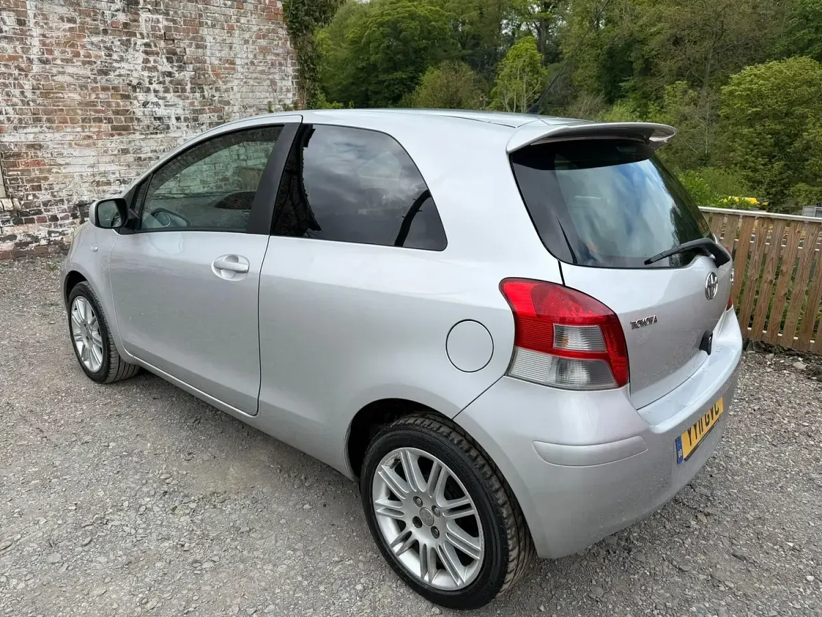 Used Toyota Yaris SR 2011 Silver Hatchback