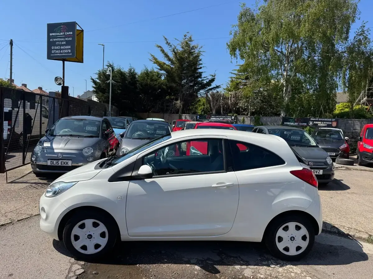 Begagnad Ford Ka 69 HK (50 kW) 2011 Vit Halvkombi