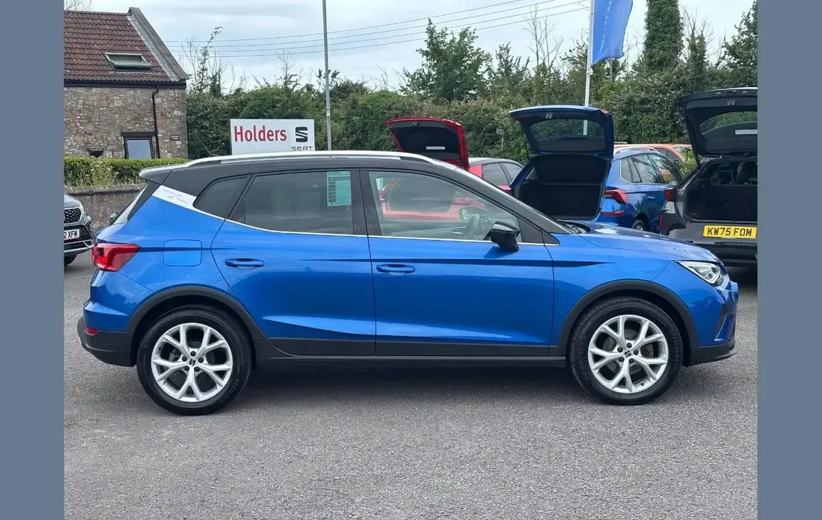 Used Seat Arona FR 108 HP (79 kW) 2023 Blue SUV