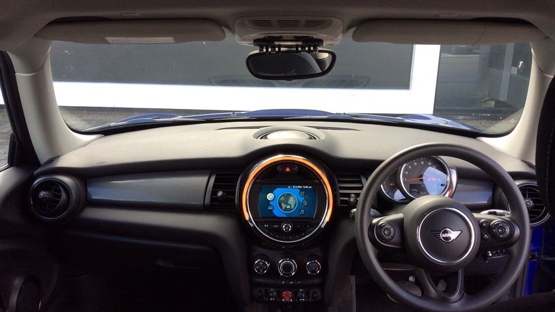 Used Mini Cooper Classic 134 HP (98 kW) 2019 Blue Hatchback