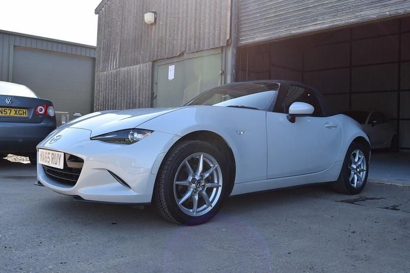 Usado Mazda MX5 131 HP (96 kW) 2015 Prateado Cabrios