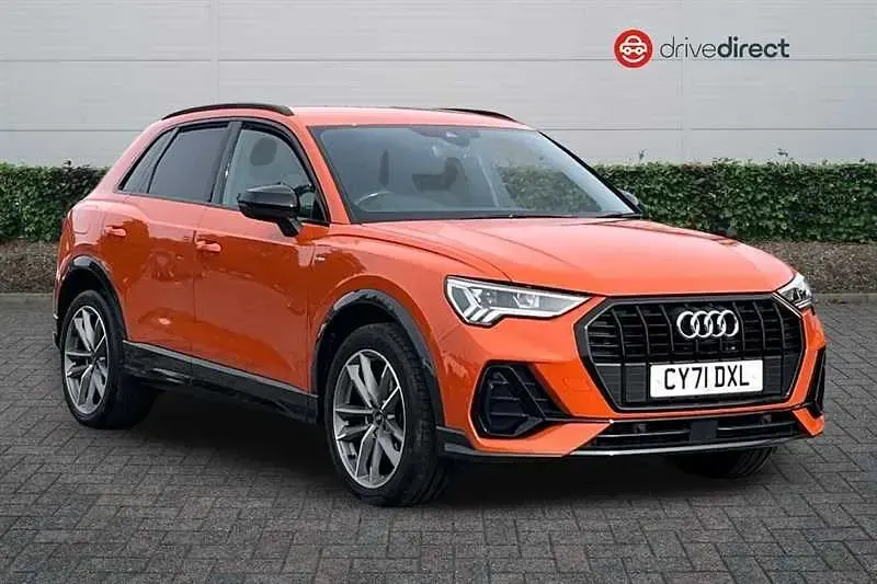 Begagnad Audi Q3 Black Edition 150 HK (110 kW) 2022 Orange SUV
