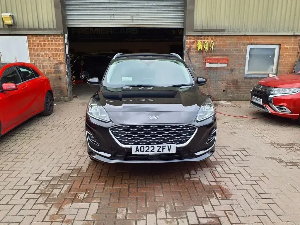Używany Ford Kuga Vignale 225 KM (165 kW) 2022 Czarny SUV