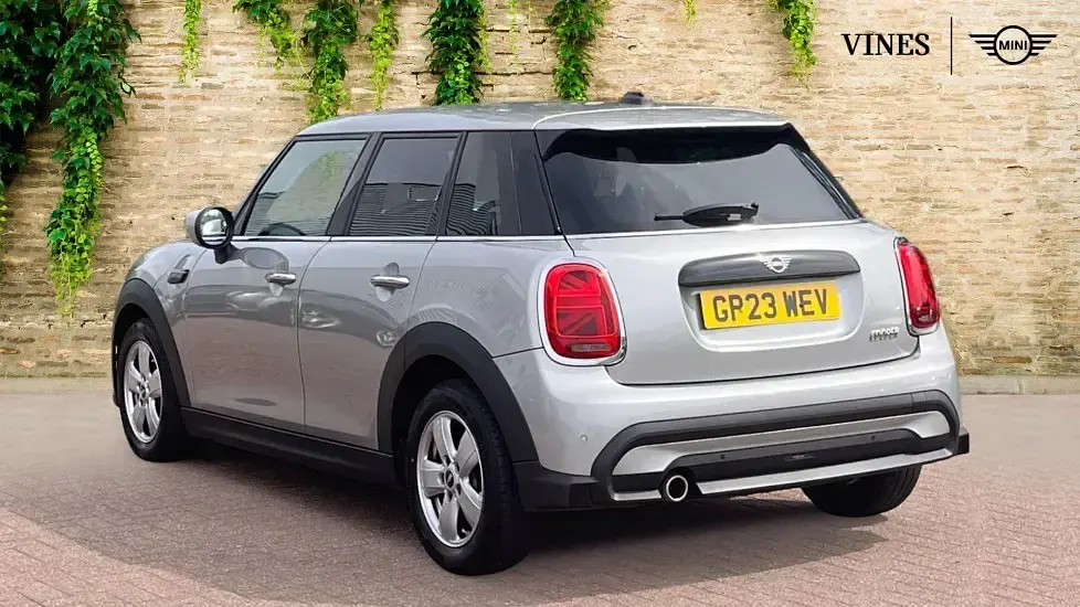 Używany Mini Cooper Classic 134 KM (98 kW) 2023 Srebrny Hatchback