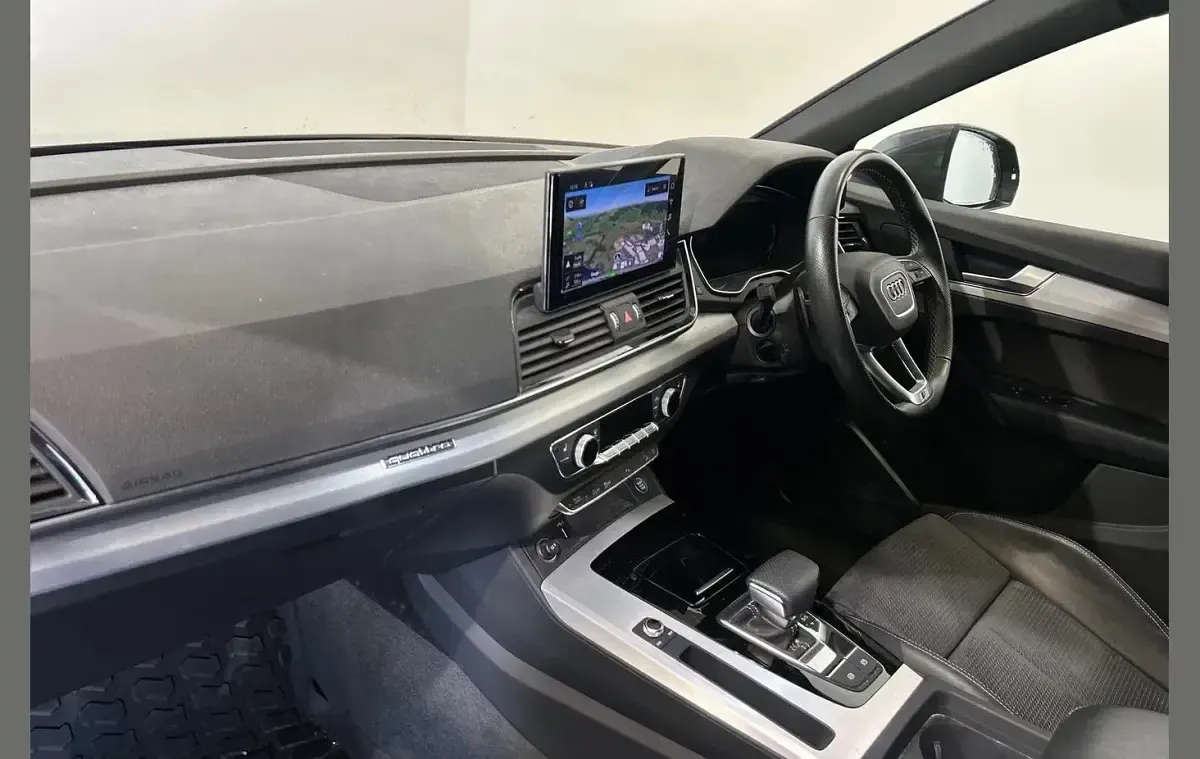 Used Audi Q5 S-Line 200 HP (147 kW) 2023 Grey SUV
