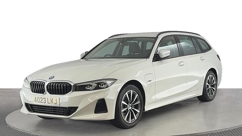 White Used 2023 BMW 330e Sport Line Estate | £22,220 (Good price) - Image 1/4