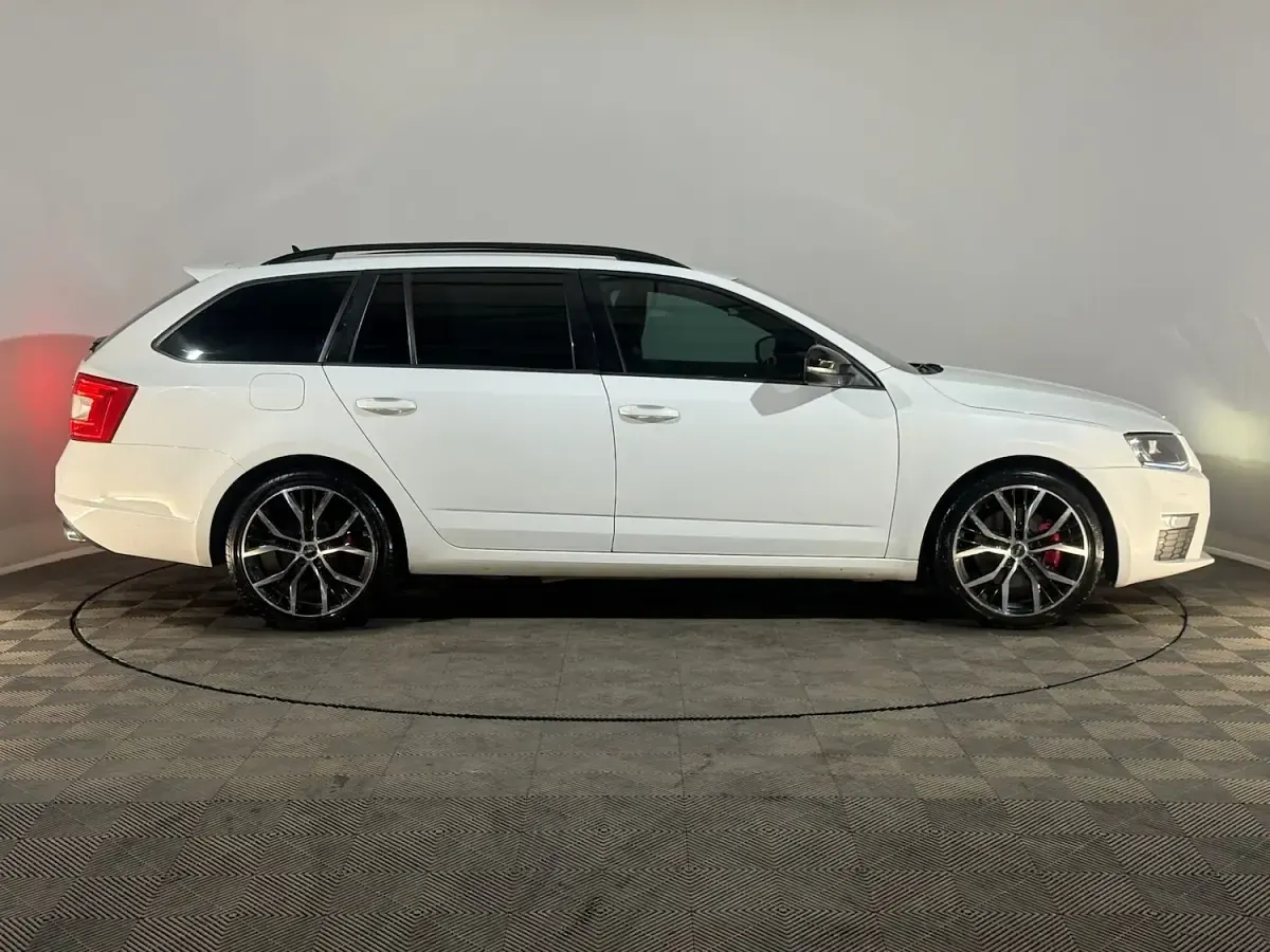 Used Skoda Octavia vRS 185 HP (136 kW) 2017 White Estate