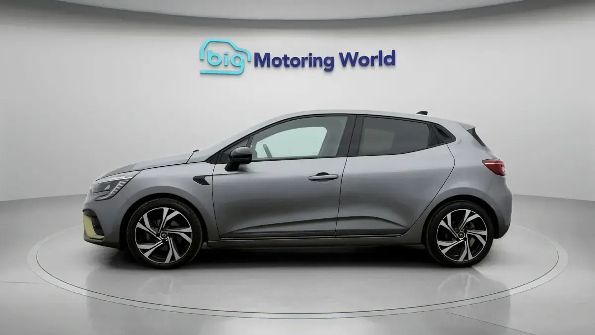 Used Renault Clio V Engineered 145 HP (106 kW) 2023 Grey Hatchback