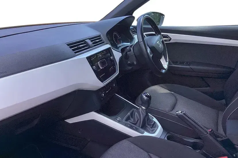 Used Seat Arona XCELLENCE 113 HP (83 kW) 2018 Desire red SUV