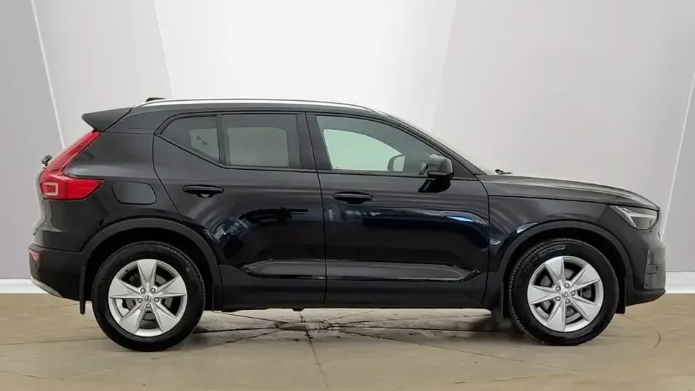 Used Volvo XC40 Core 163 HP (119 kW) 2023 Metallic  onyx black SUV