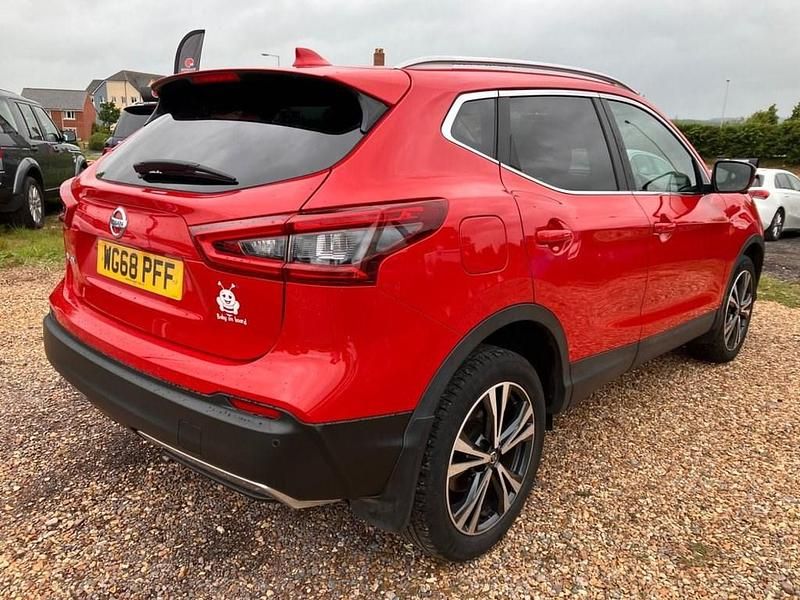Used Nissan Qashqai N-Connecta 160 HP (117 kW) 2018 Red SUV