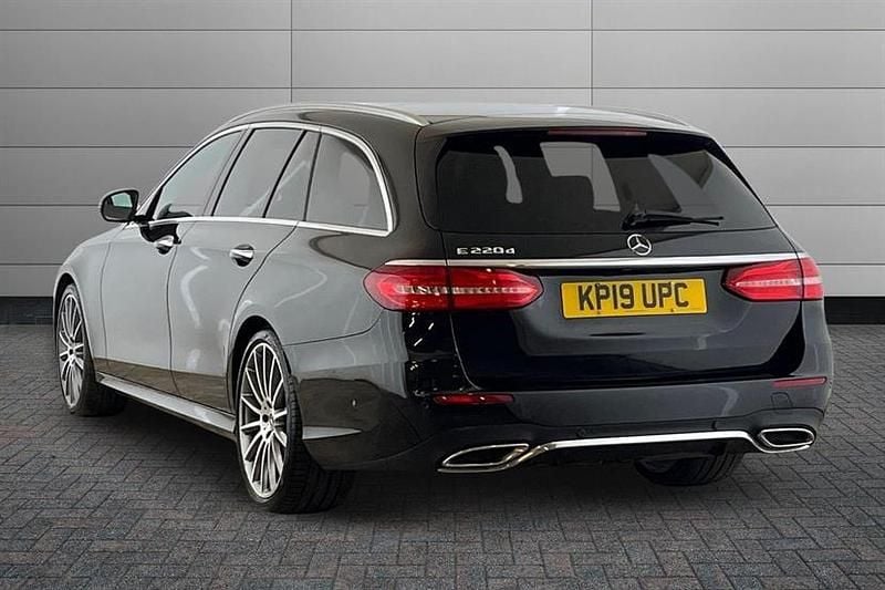 Usado Mercedes E220 AMG Line Premium 194 HP (142 kW) 2019 Preto Carrinha