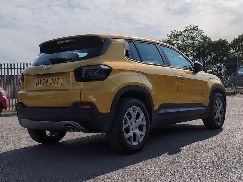 Used Jeep Avenger Altitude 101 HP (74 kW) 2024 Yellow SUV