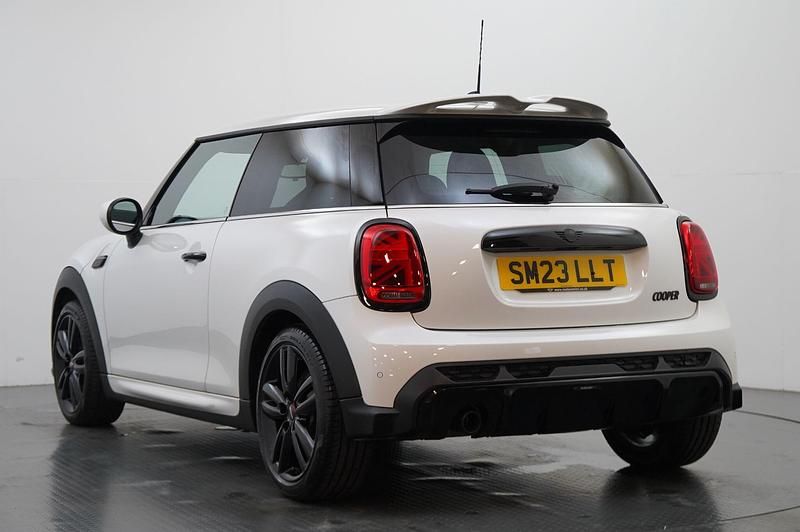 Used Mini Cooper Hatch 134 HP (98 kW) 2023 White Hatchback