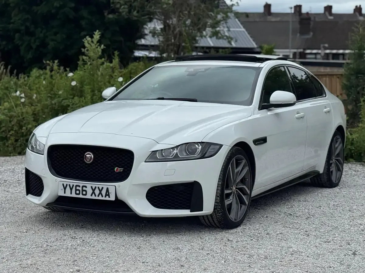 Used Jaguar XF S 300 HP (220 kW) 2016 White Sedan