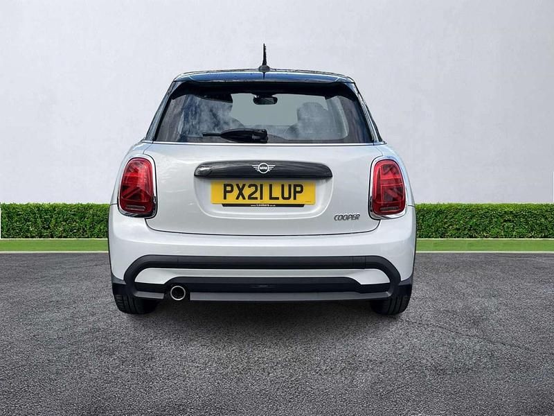Używany Mini Cooper Classic 136 KM (100 kW) 2021 Srebrny Hatchback