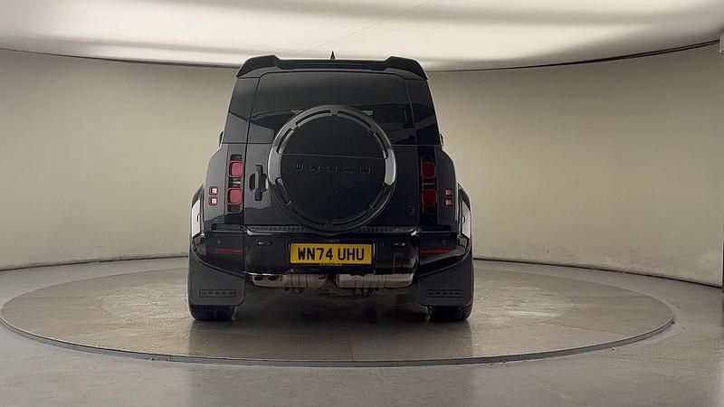 Used Land Rover Defender HSE Dynamic 350 HP (257 kW) 2024 Carpathian grey SUV