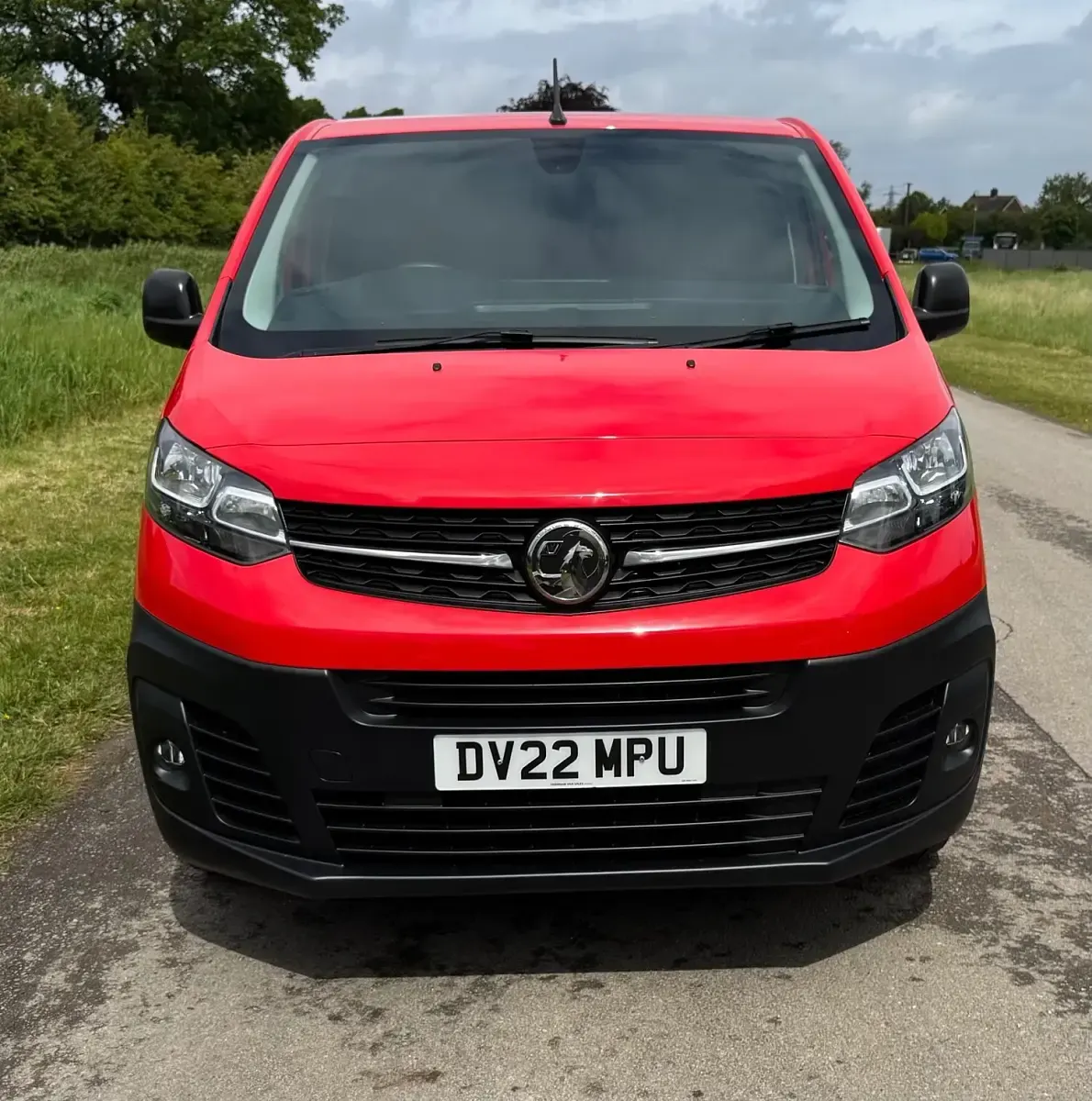 Used Vauxhall Vivaro 100 HP (73 kW) 2022 Red MPV