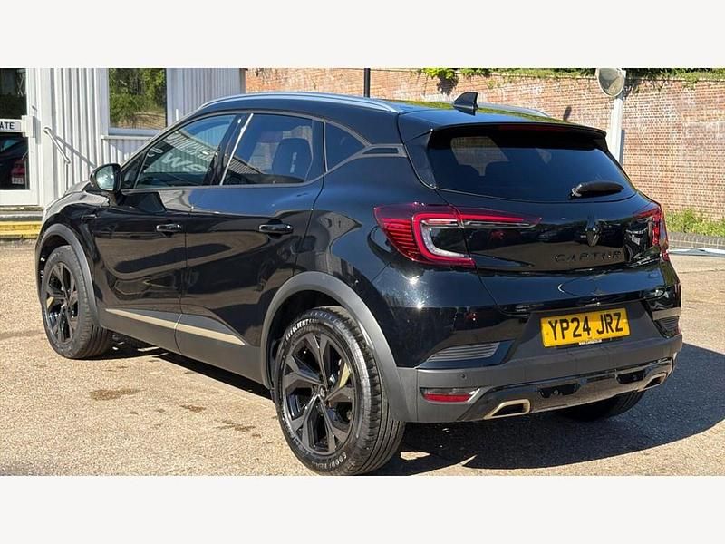 Usado Renault Captur Engineered 142 HP (104 kW) 2024 Preto SUV