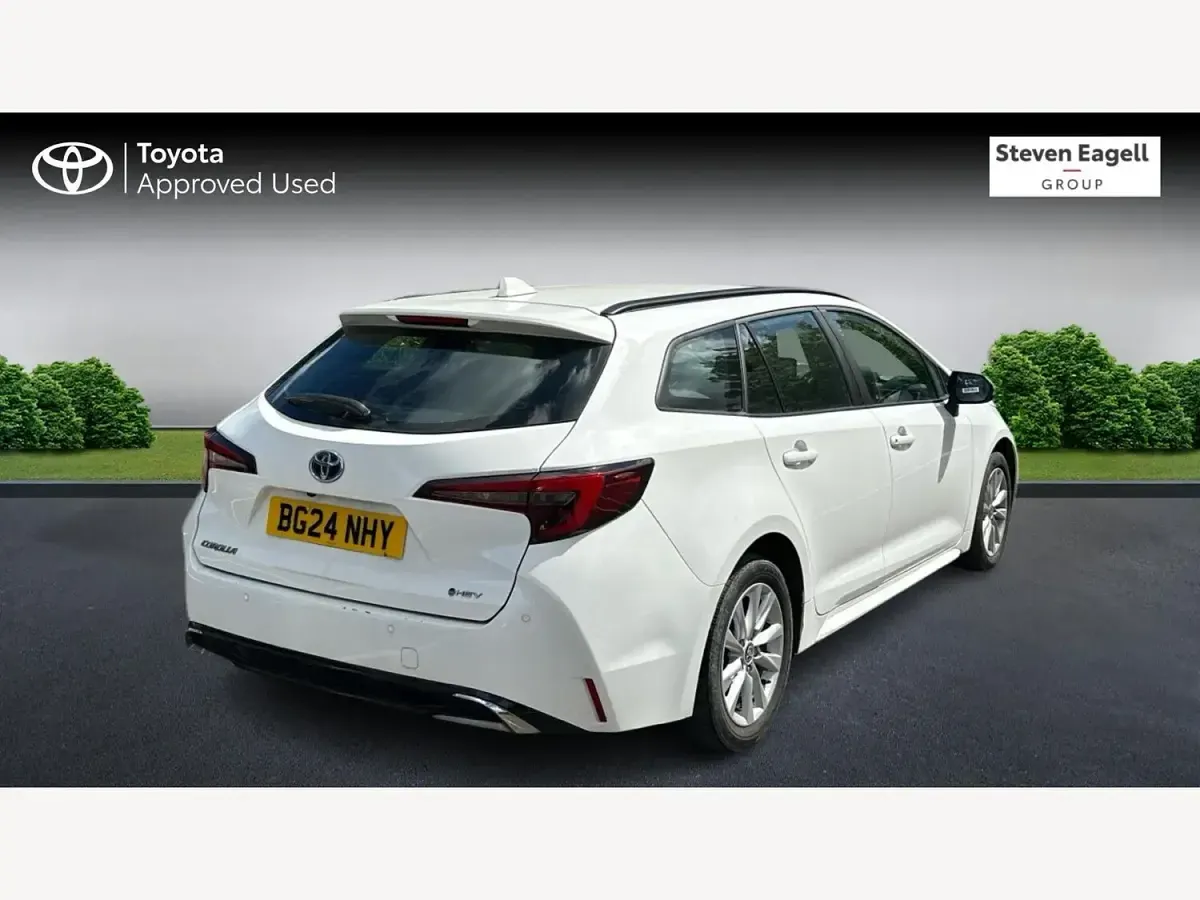 Used Toyota Corolla 140 HP (102 kW) 2024 White Estate