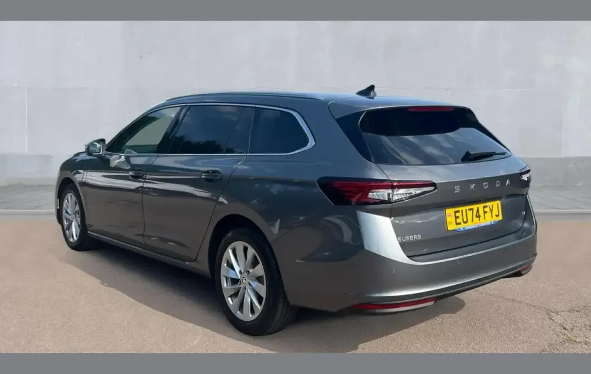 Used Skoda Superb SE Technology 200 HP (147 kW) 2024 Grey Estate