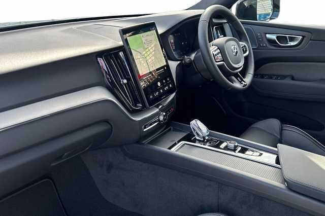 New Volvo XC60 Plus 247 HP (181 kW) 2026 Grey SUV