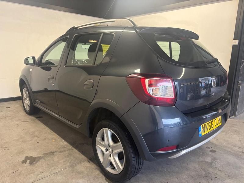 Used Dacia Sandero Lauréate 90 HP (66 kW) 2016 Grey Hatchback