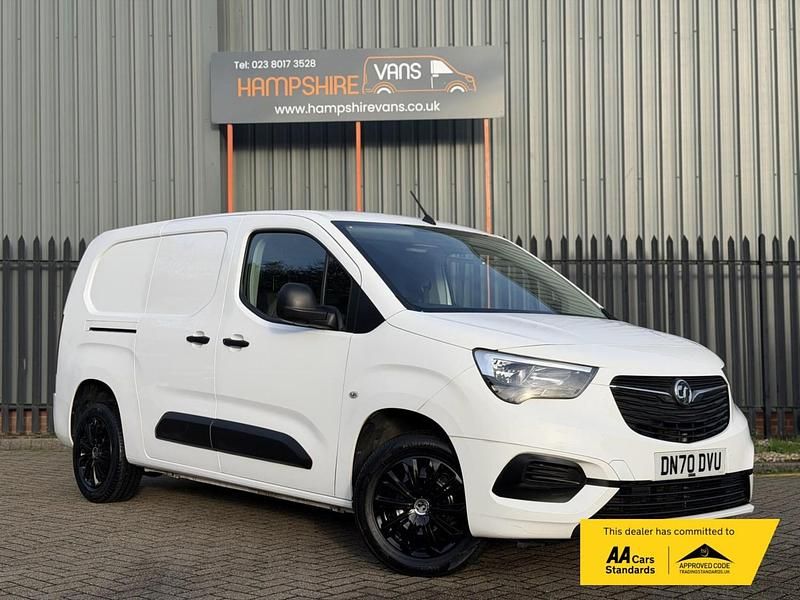 Used Vauxhall Combo Sportive 100 HP (73 kW) 2020 White Van