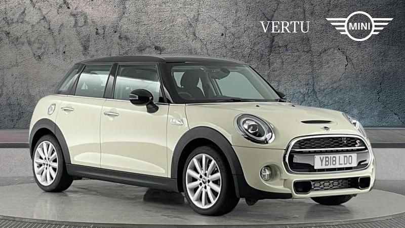 White Used 2018 Mini Cooper S Hatch Hatchback | £16,813 (Fair price) - Image 1/4