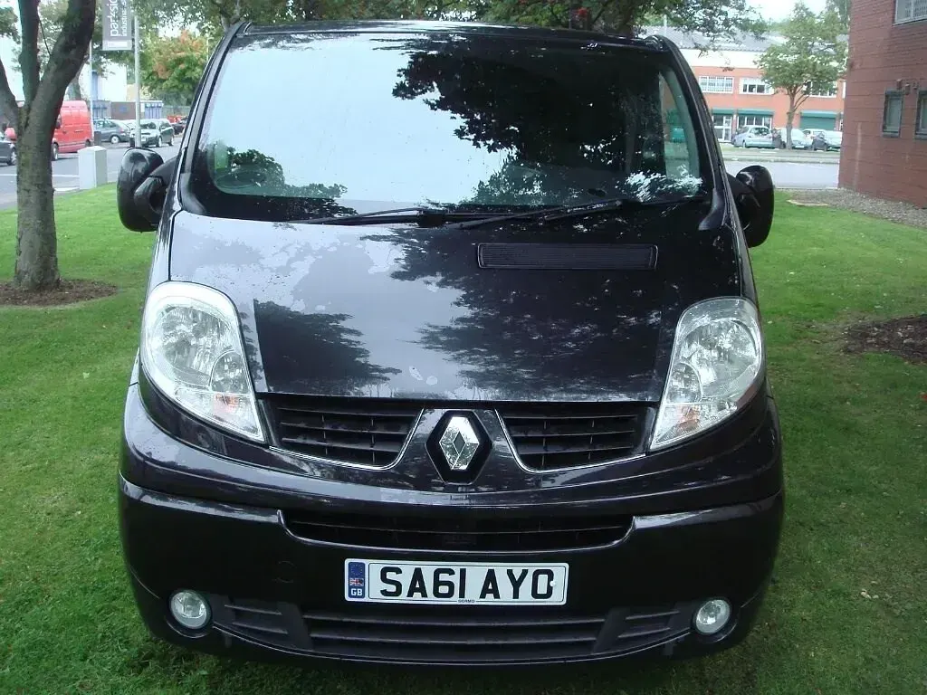 Used Renault Trafic 115 HP (84 kW) 2011 Black MPV